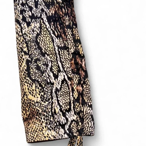 NWOT LAHIVE Stylish Snake Print Women's capri pants with synch on the side SZ XS - Picture 5 of 5